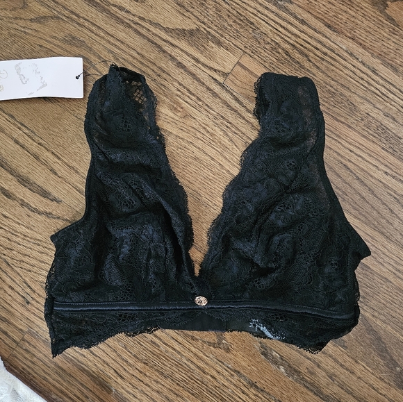 2 lace bralettes - Picture 3 of 8